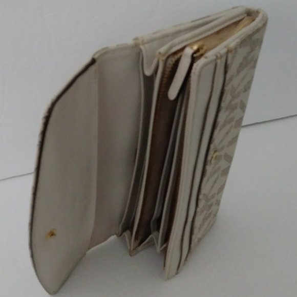 Michael Kors Jet Set Travel Large Trifold Leather/PVC Wallet - Picture 3 of 13